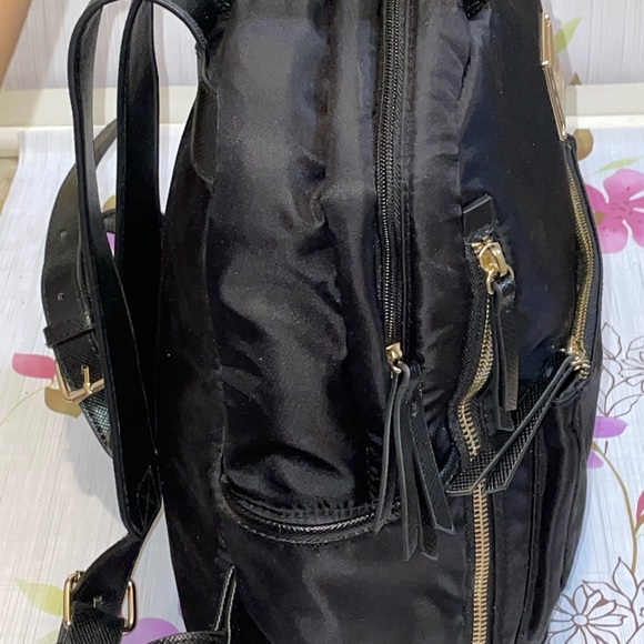 New Without Tags Jones of New York Black and Gold Backpack purse - Picture 3 of 9